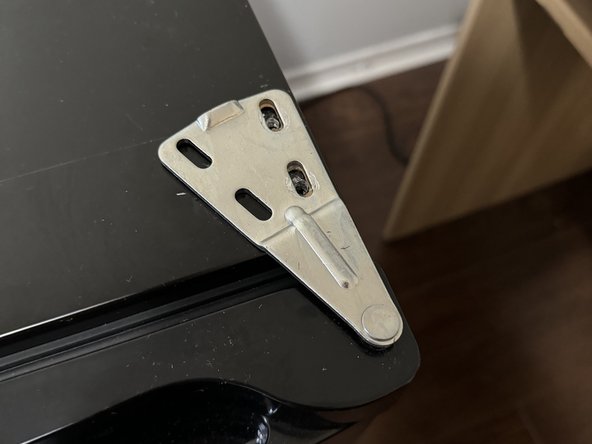 Midea MRU03M2ABB Upright Freezer Door Replacement: crwdns2935265:04crwdnd2935265:03crwdnd2935265:03crwdne2935265:0