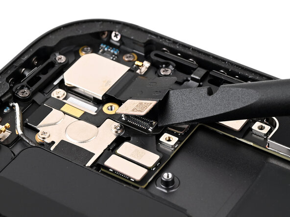 iPad Pro 13" Rear Camera Replacement, Disconnect the camera: passo 29, immagine 2 di 2