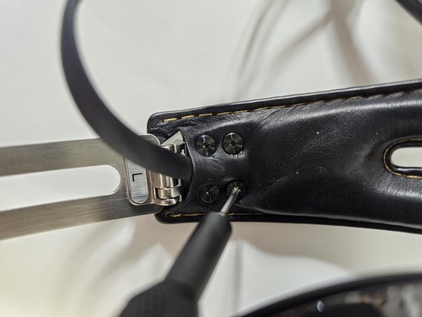 Sennheiser Momentum Wireless M2 AEBT Adjustable Sliding Hinges Replacement: crwdns2935265:05crwdnd2935265:02crwdnd2935265:02crwdne2935265:0