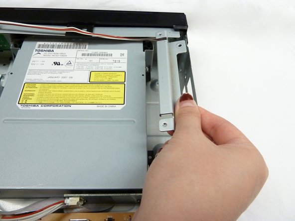 Toshiba HD-A2 Optical Drive Replacement: crwdns2935265:06crwdnd2935265:02crwdnd2935265:03crwdne2935265:0