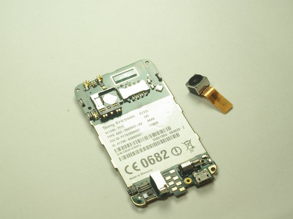 Sony Ericsson xPeria Active Camera Replacement, Remove camera from device: crwdns2935265:010crwdnd2935265:02crwdnd2935265:02crwdne2935265:0