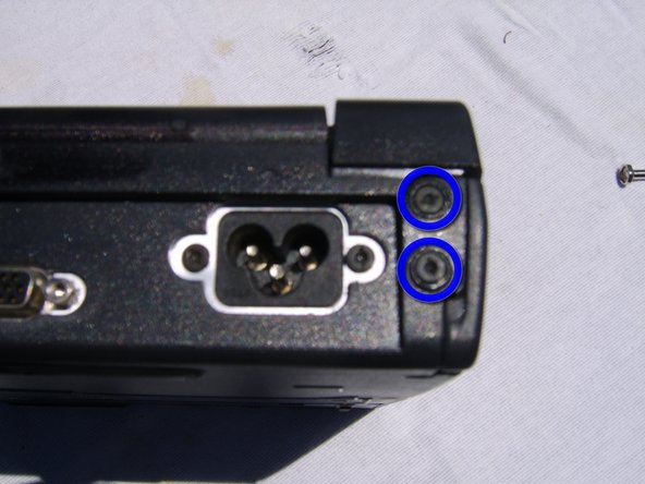 Disassembling the Compaq Armada 7800: crwdns2935265:020crwdnd2935265:03crwdnd2935265:03crwdne2935265:0