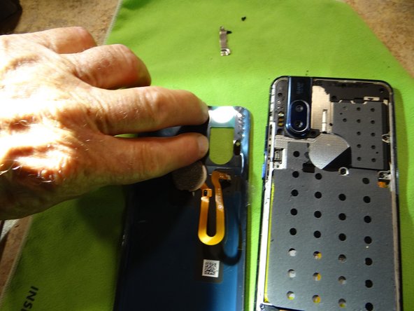 Motorola Hyper Android Phone Charging port Replacement, Install gasket: crwdns2935265:011crwdnd2935265:03crwdnd2935265:03crwdne2935265:0