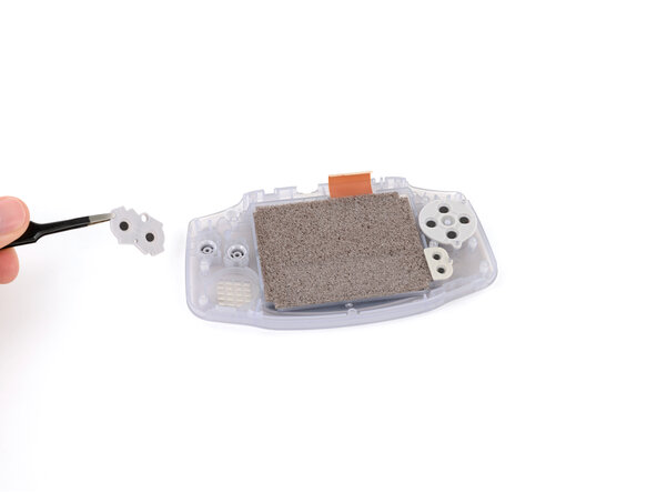 Game Boy Advance Screen Lens Replacement, Remove the silicone pads: crwdns2935265:013crwdnd2935265:01crwdnd2935265:03crwdne2935265:0