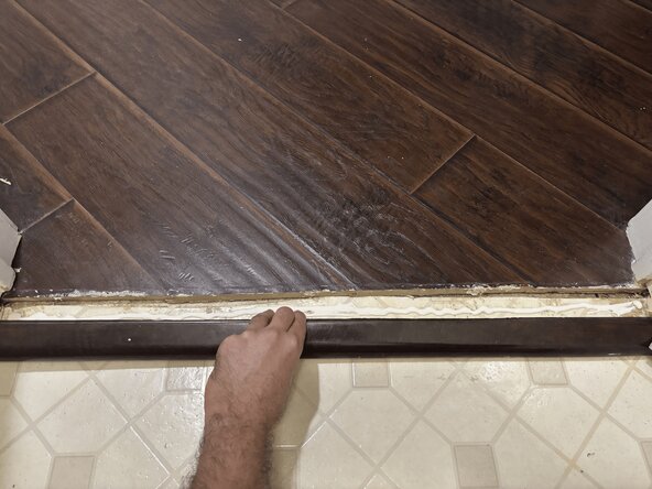 How to Fix a Loose Wooden Door Threshold: 手順 4、 3の画像 1