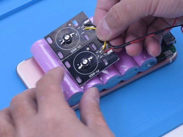 iPhone DIY Night Vision Camera and Massive External Battery Pack: 7 단계, 이미지 3개 중 2개