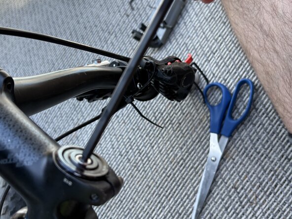 Fox32 Mountain Bike Front Air Suspension Fork Seal and Oil Replacement: étape 58, image 1 de 3