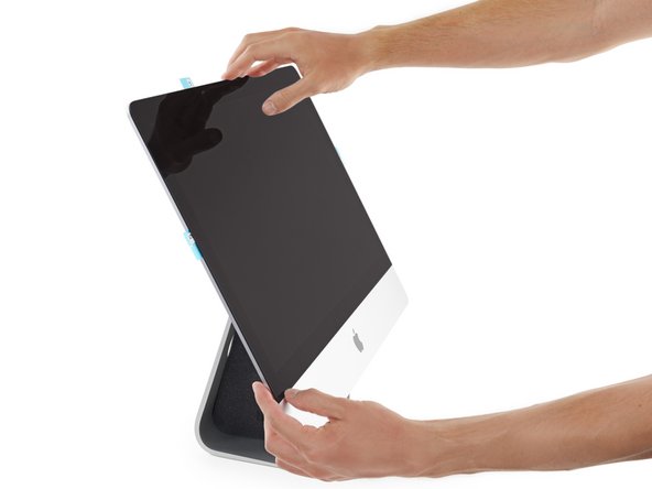 iMac Intel 21.5" EMC 2638の接着ストリップの交換: 手順 12、 2の画像 2