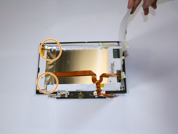 Apple Powerbook 5300 Display Replacement: passo 10, immagine 2 di 3