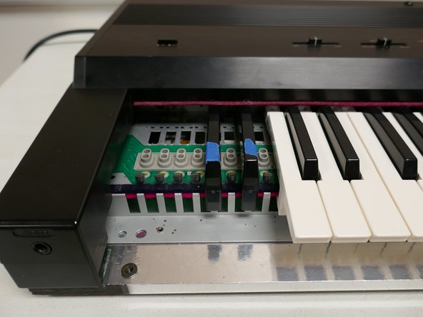 Roland KR-33 Dead Key Repair, Test repaired keys: crwdns2935265:012crwdnd2935265:03crwdnd2935265:03crwdne2935265:0