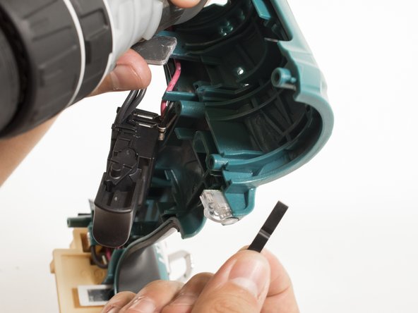 Makita XPH01 Clutch Leaf Spring Replacement: crwdns2935265:010crwdnd2935265:02crwdnd2935265:02crwdne2935265:0