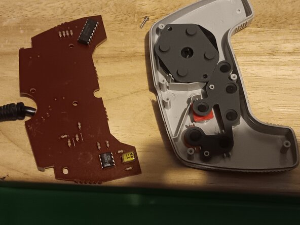 Disassembling Nintendo Entertainment System MAX Controller Cover, Remove the board: crwdns2935265:02crwdnd2935265:02crwdnd2935265:02crwdne2935265:0