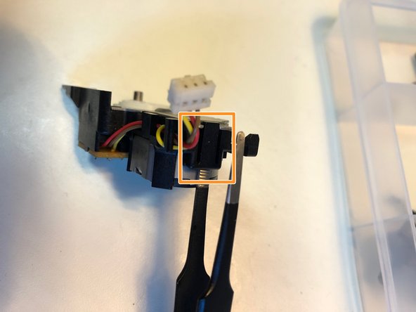Sony MP-F75W Teardown, Opening the Eject Gear Box: stap 0, afbeelding 2 van 3