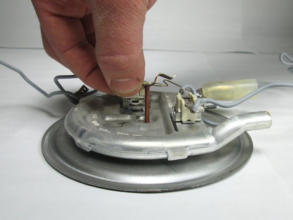 Braun Aromaster KF440 Heating Element Replacemen, Remove bolts and nuts: crwdns2935265:011crwdnd2935265:02crwdnd2935265:02crwdne2935265:0