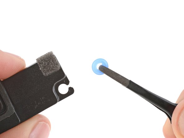 Lenovo ThinkPad P1 Gen 7 Left Speaker Replacement, Transfer the grommets: crwdns2935265:014crwdnd2935265:02crwdnd2935265:03crwdne2935265:0