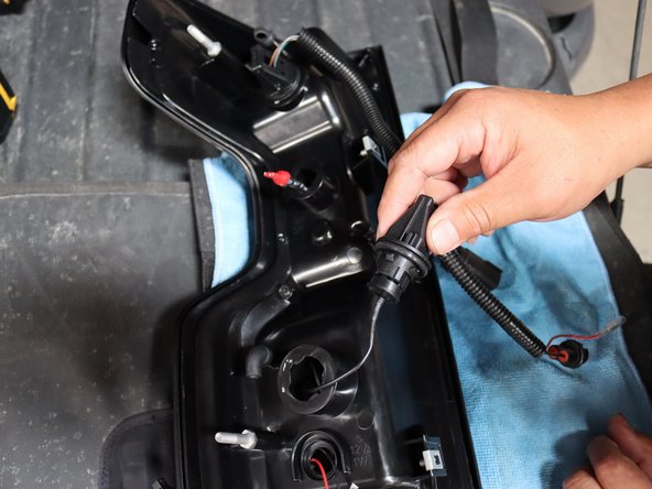 2021 Chevrolet Silverado Tail Light Replacement: crwdns2935265:03crwdnd2935265:03crwdnd2935265:03crwdne2935265:0