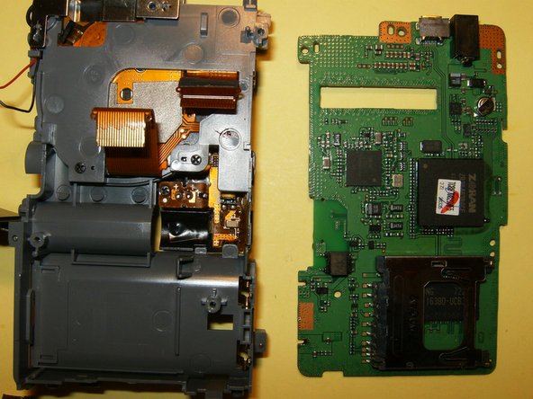 Disassembling Samsung S730 Logic Board: crwdns2935265:06crwdnd2935265:03crwdnd2935265:03crwdne2935265:0