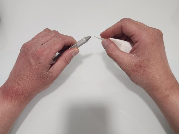 Microsoft Surface Pen Needle Tip (model EYU-00013) Replacement: step 3, image 1 of 2