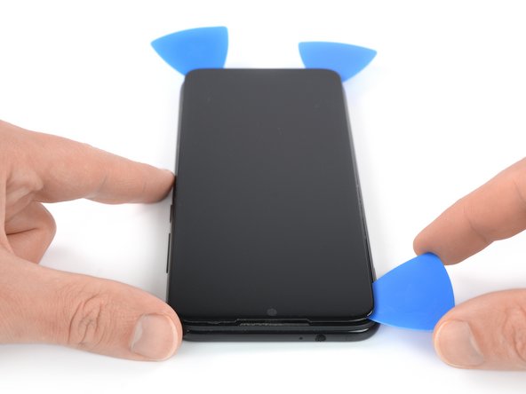 Xiaomi Redmi Note 7 Screen Replacement, Cut the lefthand-side adhesive: crwdns2935265:023crwdnd2935265:03crwdnd2935265:03crwdne2935265:0