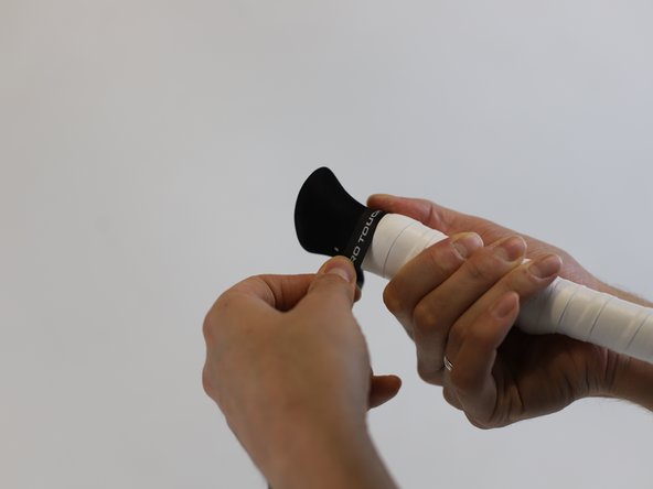 How to Grip a Hiking Pole, Close the new grip: crwdns2935265:06crwdnd2935265:03crwdnd2935265:03crwdne2935265:0