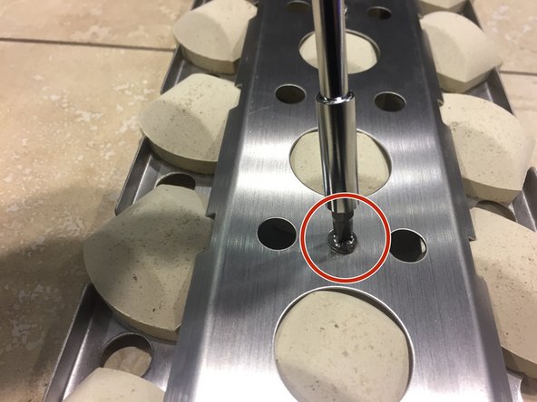 Gas Grill Ceramic Briquettes Replacement, Unscrew Briquette Casing: crwdns2935265:03crwdnd2935265:03crwdnd2935265:03crwdne2935265:0