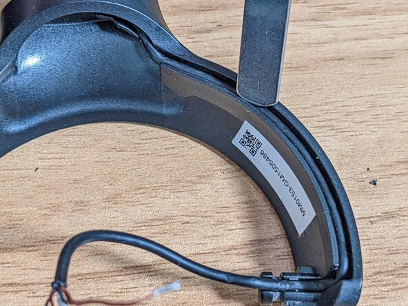 JBL Tune 510BT Ear cup holder replacement, Set the cable back into its channel: crwdns2935265:00crwdnd2935265:01crwdnd2935265:01crwdne2935265:0