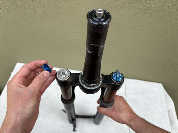 Fox32 Mountain Bike Front Air Suspension Fork Seal and Oil Replacement: étape 21, image 2 de 3