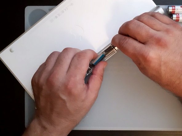 How to Repair Apple Wireless Keyboard A1314 - Doesn't Turn On, Logic Board Removal Part 1: step 4, image 1 of 3