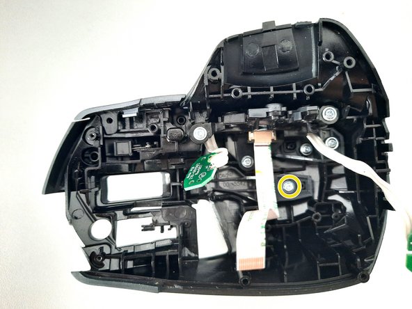 Logitech MX Master 2s Mouse Disassembly, Remove top button: crwdns2935265:06crwdnd2935265:02crwdnd2935265:03crwdne2935265:0