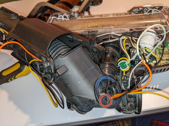 Shark IC160 ICZ160 P50 Floor Nozzle Teardown, Access to the hinge: crwdns2935265:06crwdnd2935265:02crwdnd2935265:03crwdne2935265:0