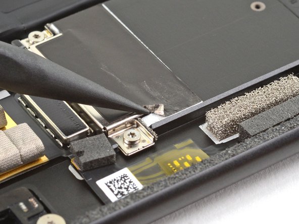 Microsoft Surface Pro X SSD Port Replacement, Remove the SSD port sticker: étape 27, image 2 de 2