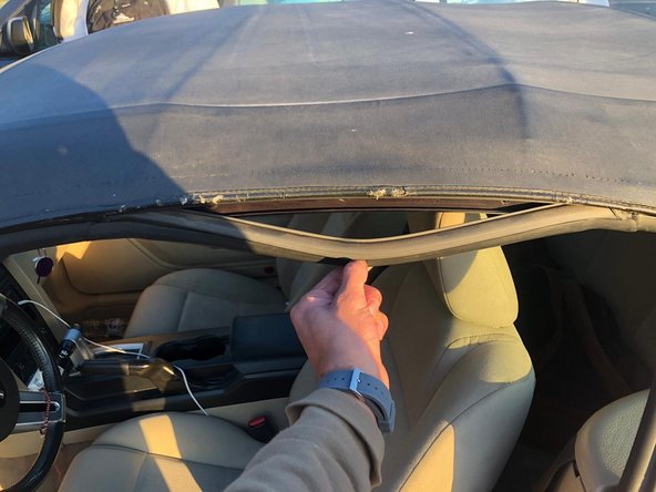 2006 (convertible) Ford Mustang Weatherproofing Car Window Replacement: crwdns2935265:03crwdnd2935265:02crwdnd2935265:02crwdne2935265:0