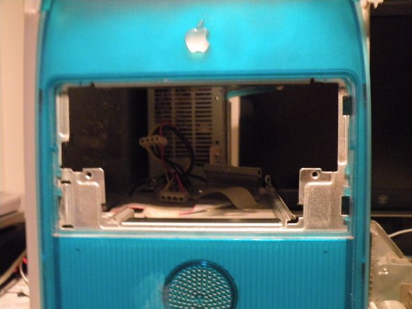 Power Macintosh G3 Azul y Blanco Desmontaje: crwdns2935265:012crwdnd2935265:02crwdnd2935265:02crwdne2935265:0