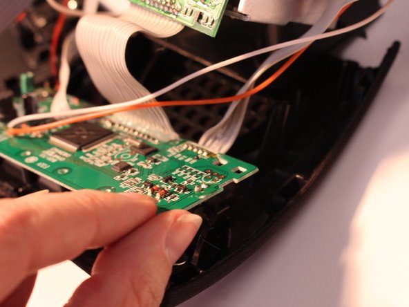 iHome iP21 Display LED Replacement, Display circuit board: crwdns2935265:05crwdnd2935265:03crwdnd2935265:03crwdne2935265:0