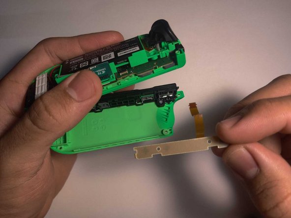 Nintendo Switch Right Joy-Con SL/SR Button Board Replacement: crwdns2935265:05crwdnd2935265:03crwdnd2935265:03crwdne2935265:0