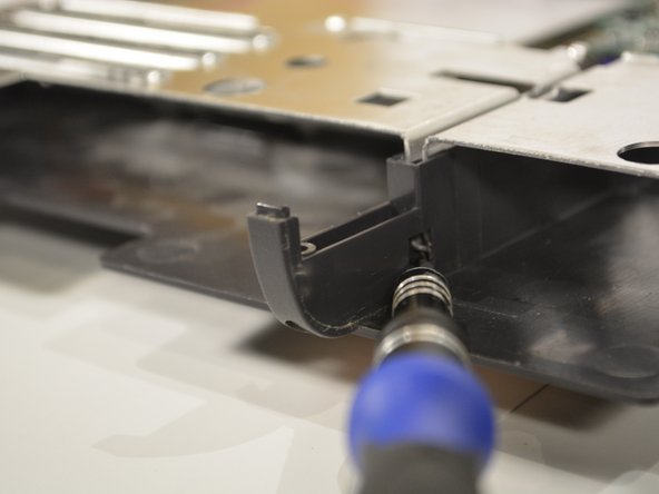 Dell Latitude CP Teardown, Bottom Case Bracket: crwdns2935265:017crwdnd2935265:03crwdnd2935265:03crwdne2935265:0