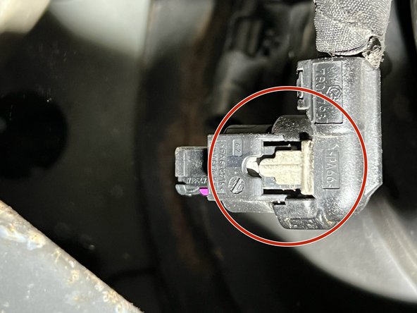 Chevrolet SS Sedan Rear Shock Absorber Replacement, Strut Electrical Connection: crwdns2935265:010crwdnd2935265:03crwdnd2935265:03crwdne2935265:0