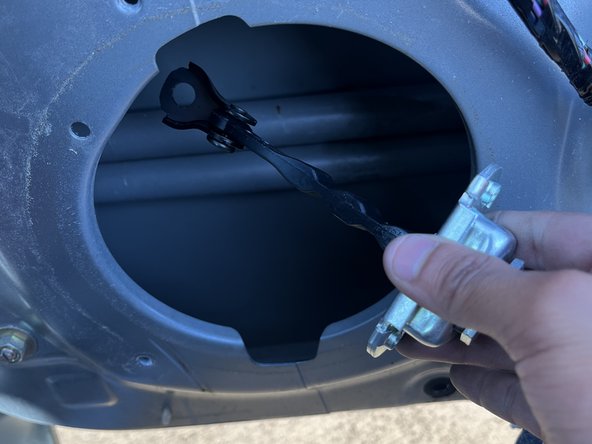 2006 Infiniti G35 Coupe Passenger Side Door Checker Replacement: crwdns2935265:011crwdnd2935265:02crwdnd2935265:03crwdne2935265:0