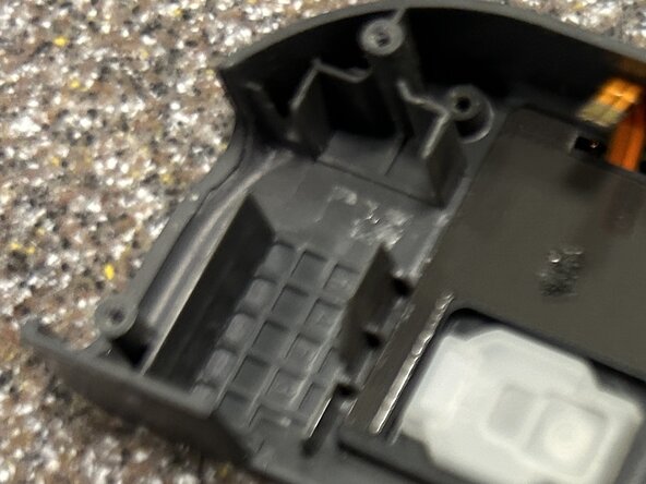 Right Joy-Con Teardown: crwdns2935265:027crwdnd2935265:02crwdnd2935265:02crwdne2935265:0