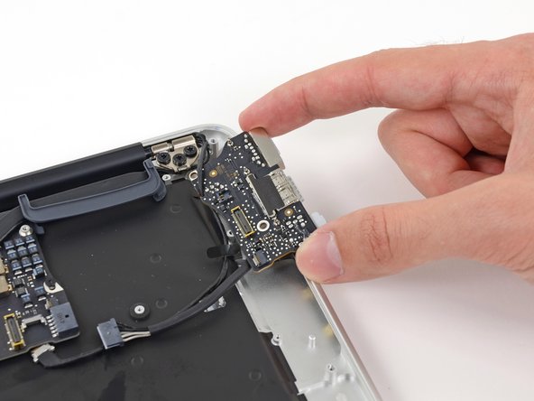 MacBook Air 13" Mid 2013 Teardown: crwdns2935265:09crwdnd2935265:02crwdnd2935265:03crwdne2935265:0