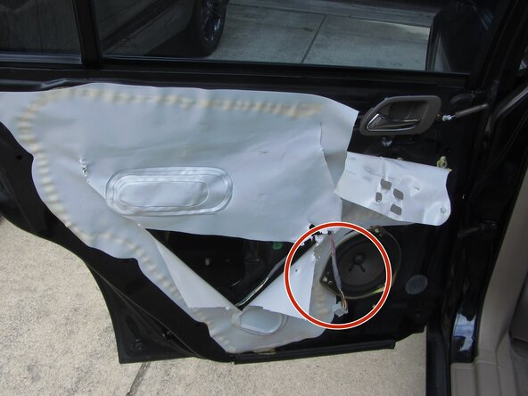 2003 Acura TL Window Regulator Replacement: passo 3, immagine 1 di 1