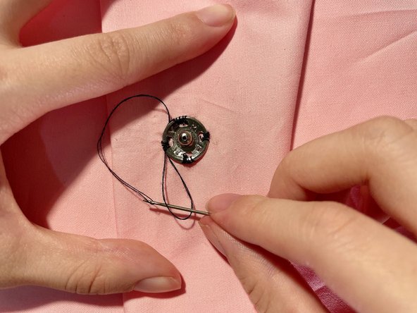 How to Sew On A Press Stud: crwdns2935265:010crwdnd2935265:03crwdnd2935265:03crwdne2935265:0