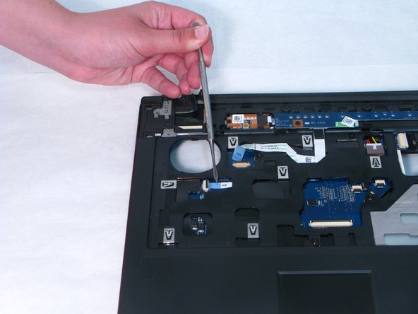 Dell Vostro 1320 USB Port Replacement: crwdns2935265:09crwdnd2935265:02crwdnd2935265:02crwdne2935265:0