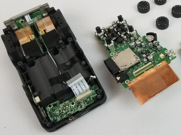 Zoom H6 Handy Recorder Battery Terminal Replacement: crwdns2935265:014crwdnd2935265:02crwdnd2935265:02crwdne2935265:0