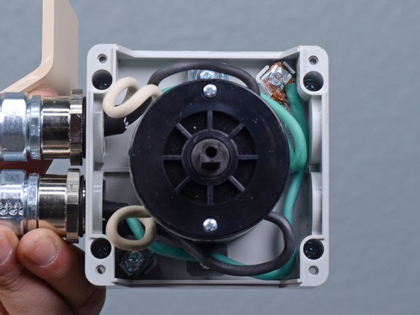 EDCO Disk Grinder 50200-HD On/Off Switch Replacement: crwdns2935265:014crwdnd2935265:02crwdnd2935265:02crwdne2935265:0