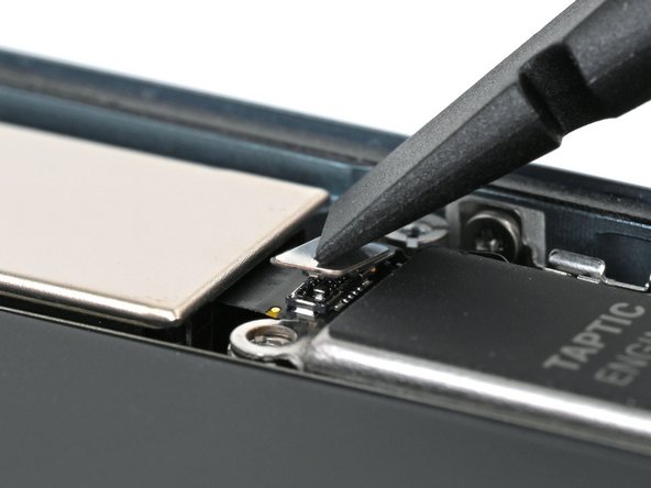 iPhone 16 Plus Loudspeaker Replacement, Connect the Taptic Engine: crwdns2935265:032crwdnd2935265:01crwdnd2935265:02crwdne2935265:0