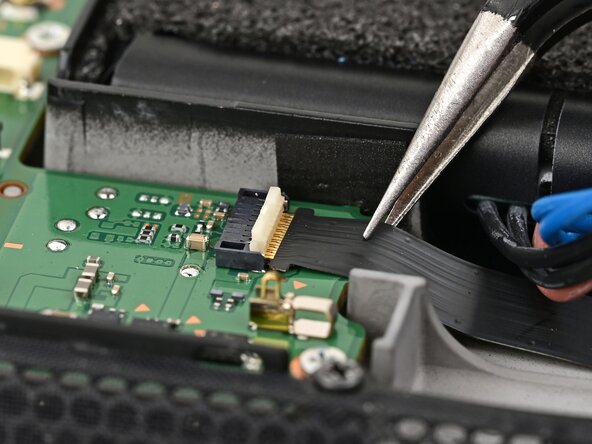 Nintendo Switch 2 Board Replacement, Connect the left Joy‑Con 2 cable: crwdns2935265:064crwdnd2935265:02crwdnd2935265:03crwdne2935265:0