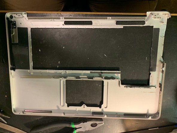 MacBook Pro Screen Conversion, Cutting the Topcase to shape: crwdns2935265:04crwdnd2935265:02crwdnd2935265:03crwdne2935265:0