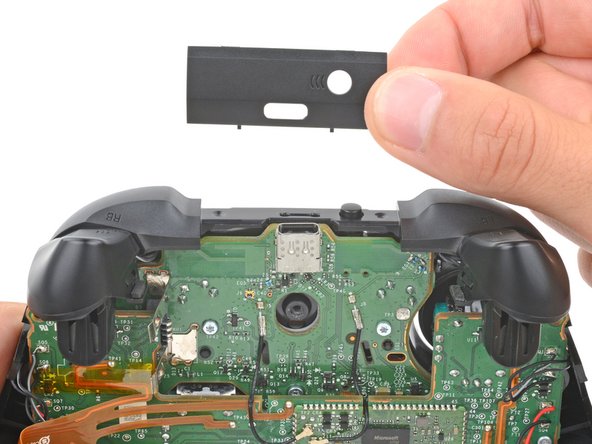 Scuf Instinct Pro Buttons Replacement, Remove the USB‑C port cover: stap 15, afbeelding 3 van 3