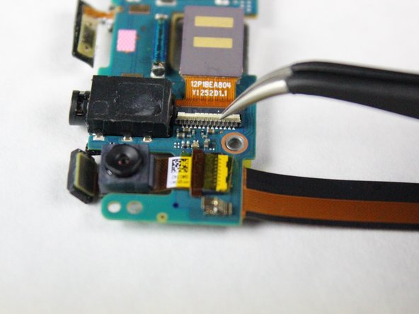 HTC Droid DNA Rear-Facing Camera Replacement, White Connector Clip: crwdns2935265:029crwdnd2935265:02crwdnd2935265:02crwdne2935265:0